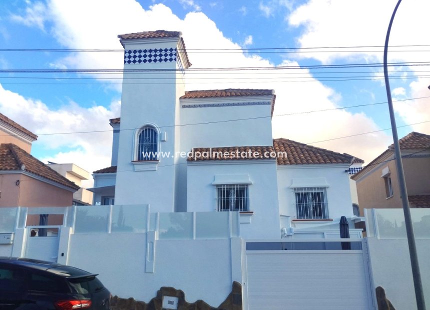 Resale - Villa -
San Miguel de Salinas - Inland