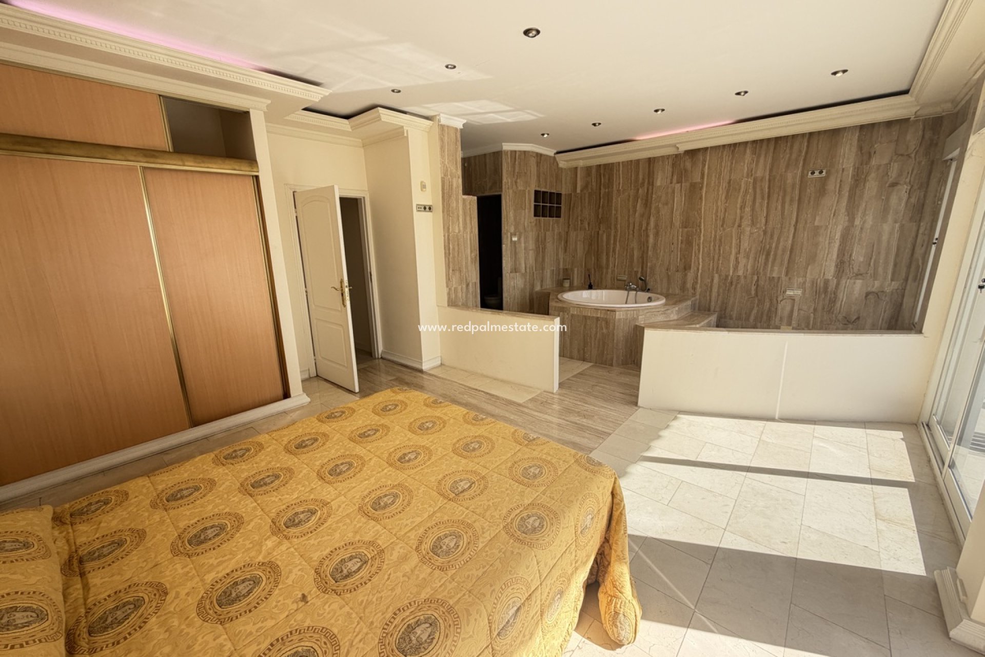 Resale - Villa -
San Miguel de Salinas