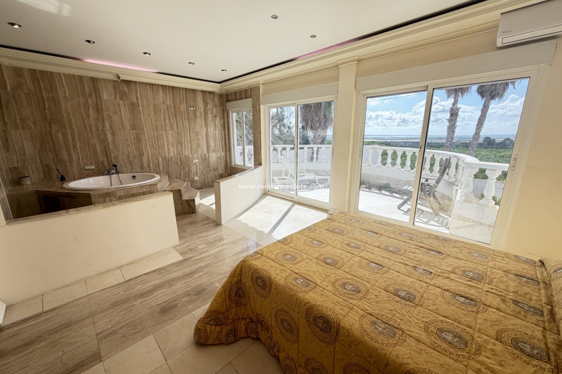Resale - Villa -
San Miguel de Salinas