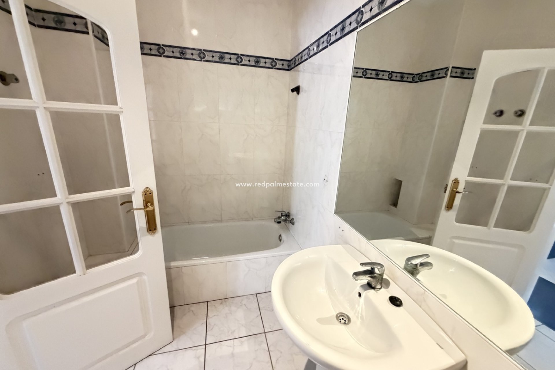 Resale - Villa -
San Miguel de Salinas