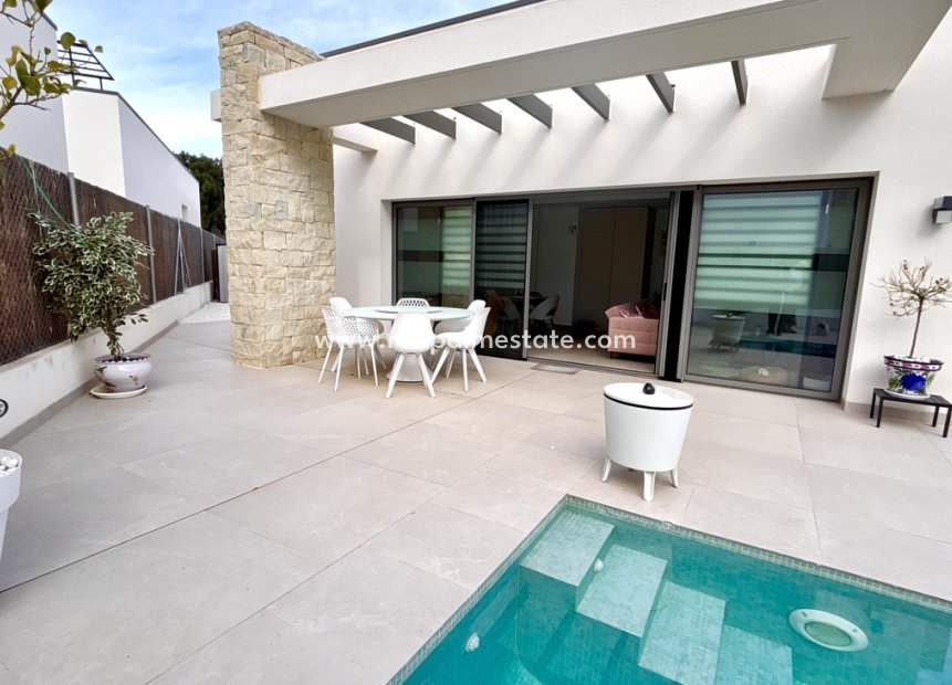 Resale - Villa -
San Miguel de Salinas