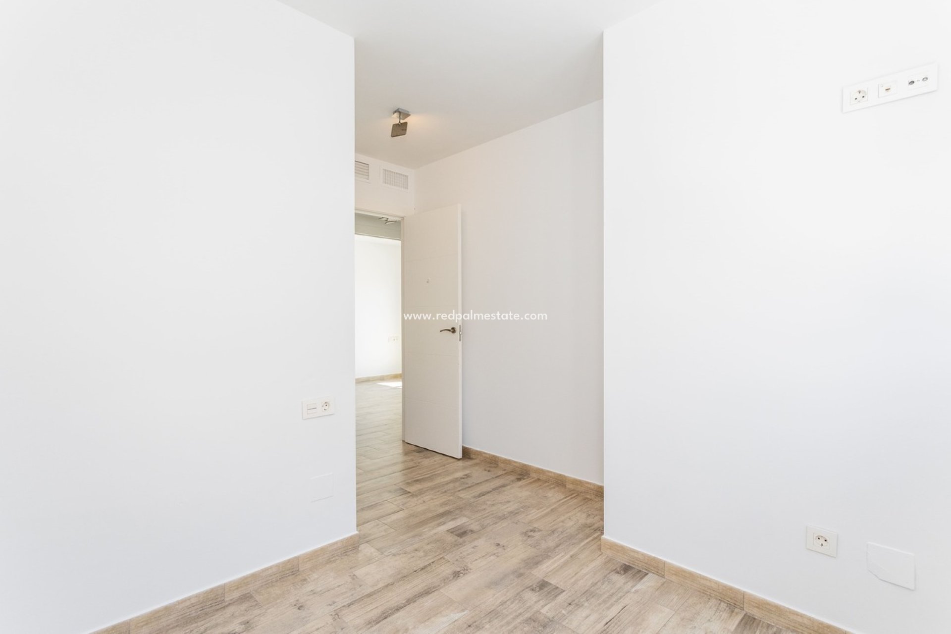 Resale - Villa -
Santa Pola - Gran Alacant