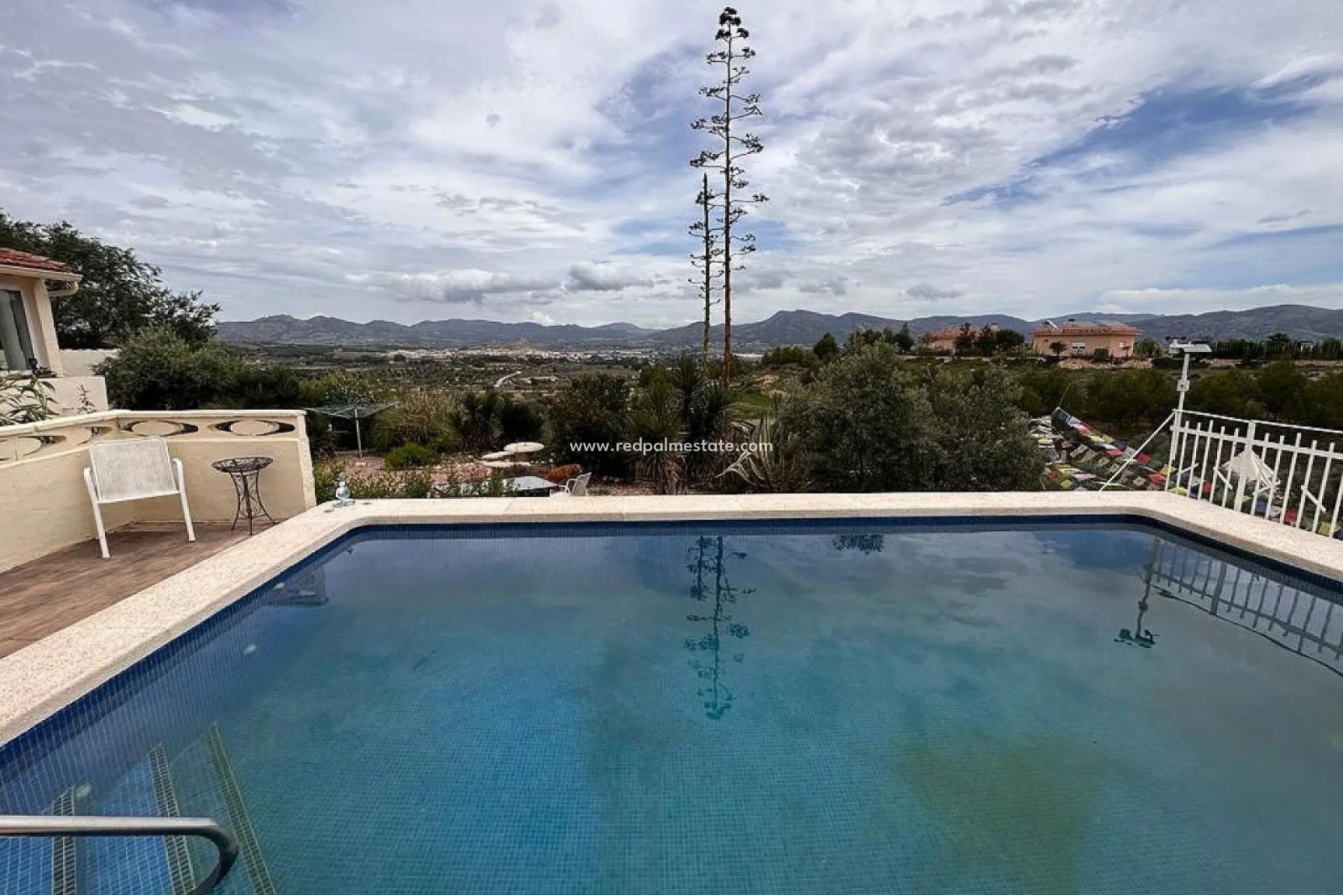 Resale - Villa -
Sax