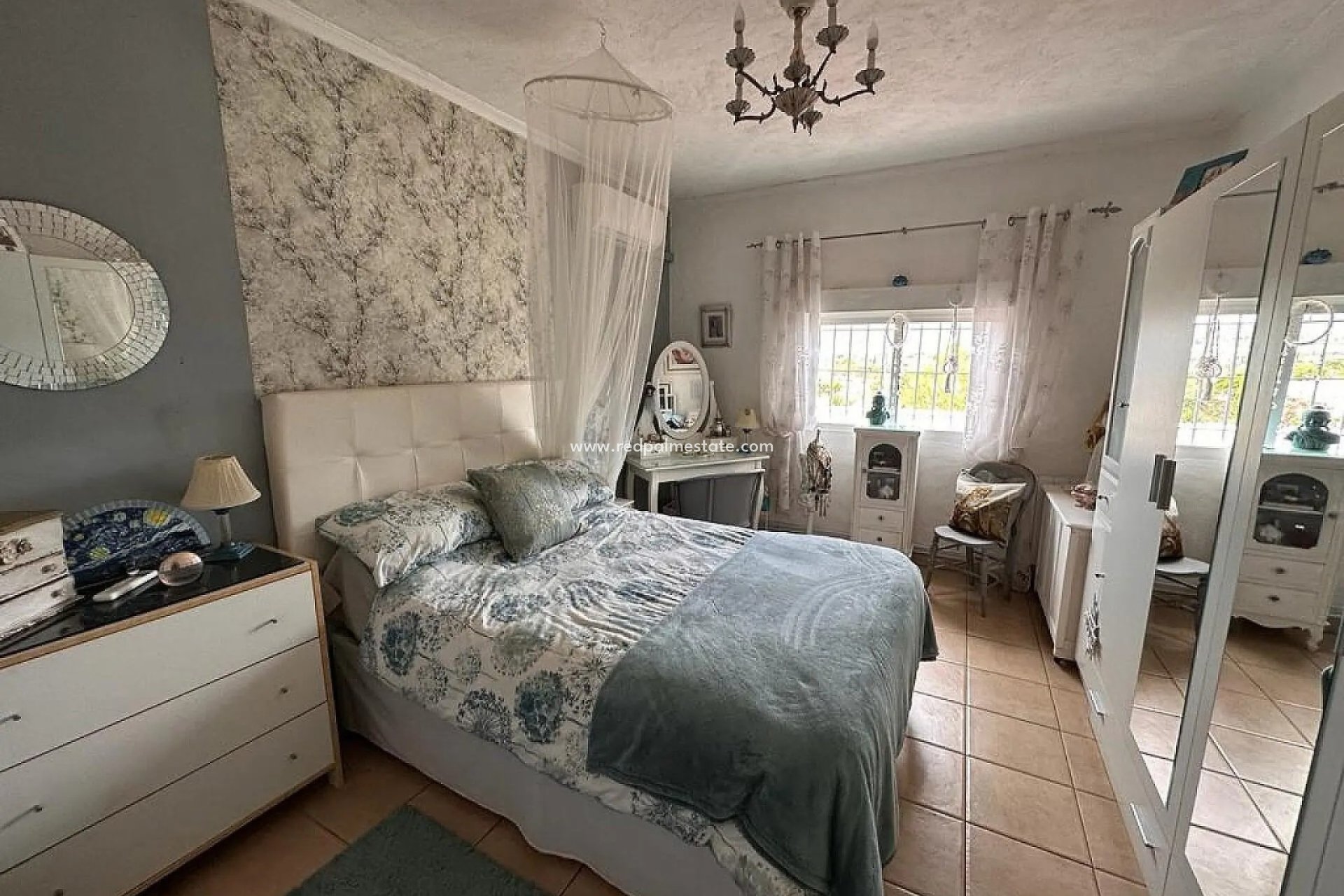 Resale - Villa -
Sax