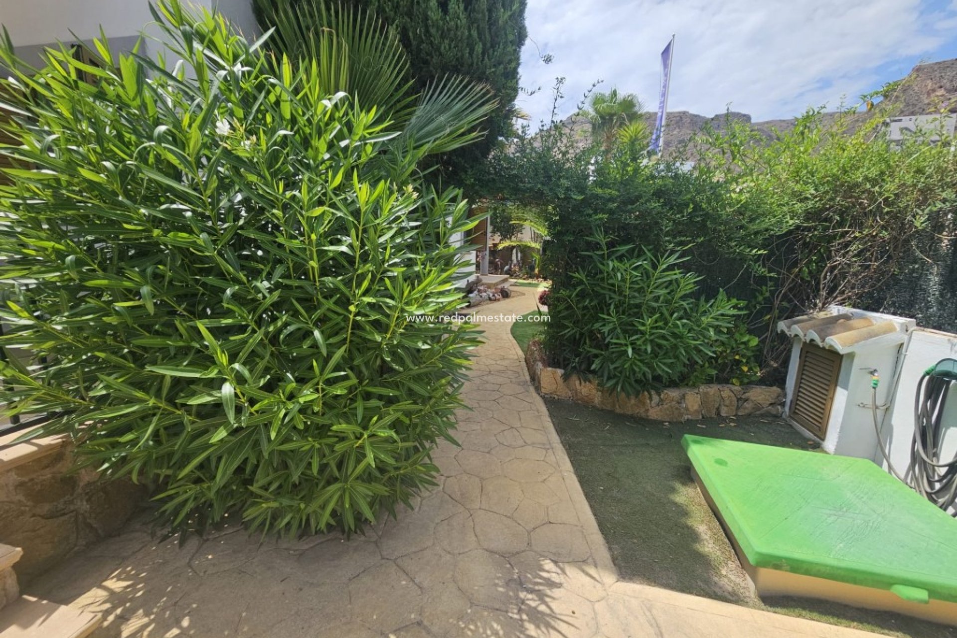 Resale - Villa -
Sierra Cortina - Inland