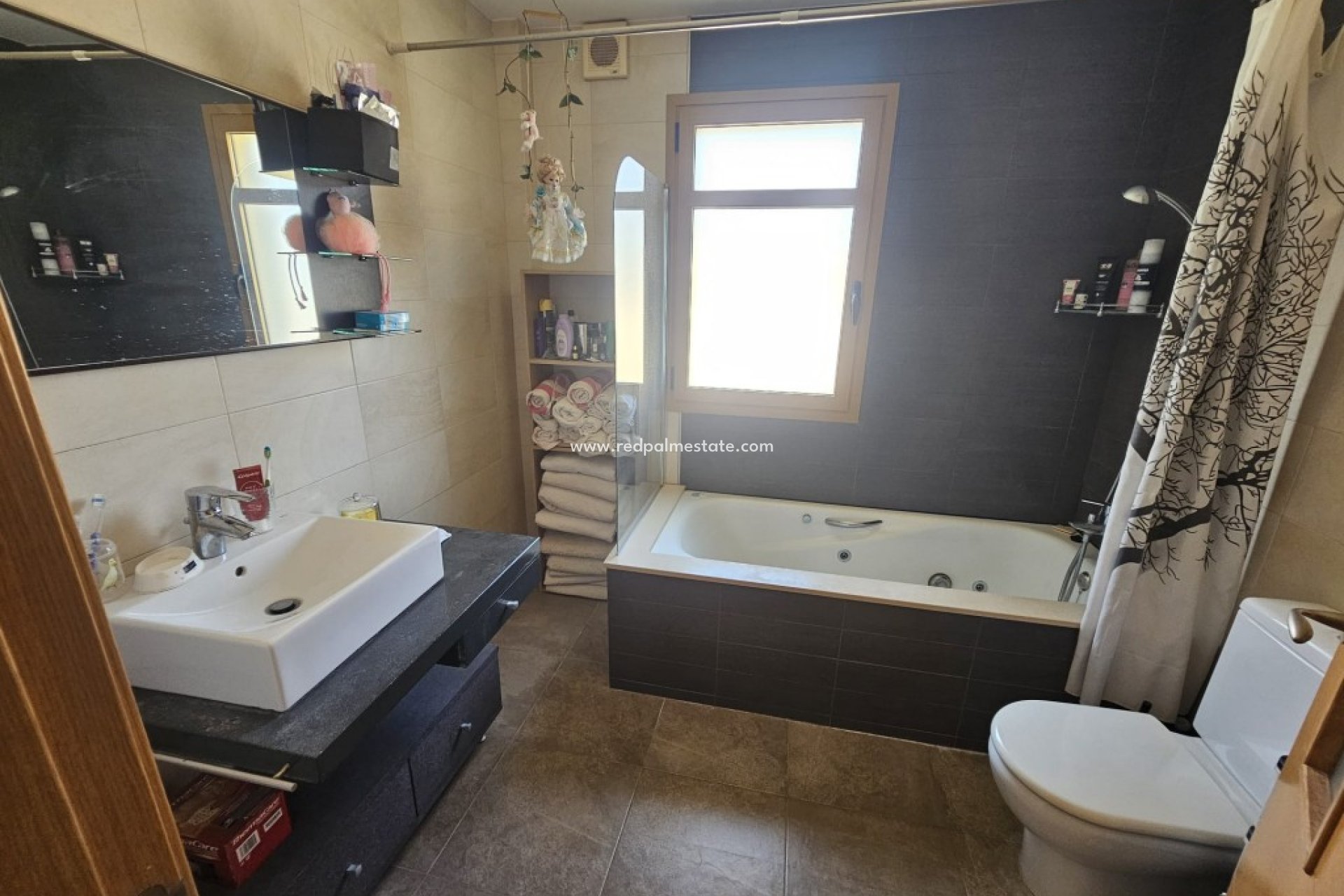 Resale - Villa -
Sierra Cortina - Inland