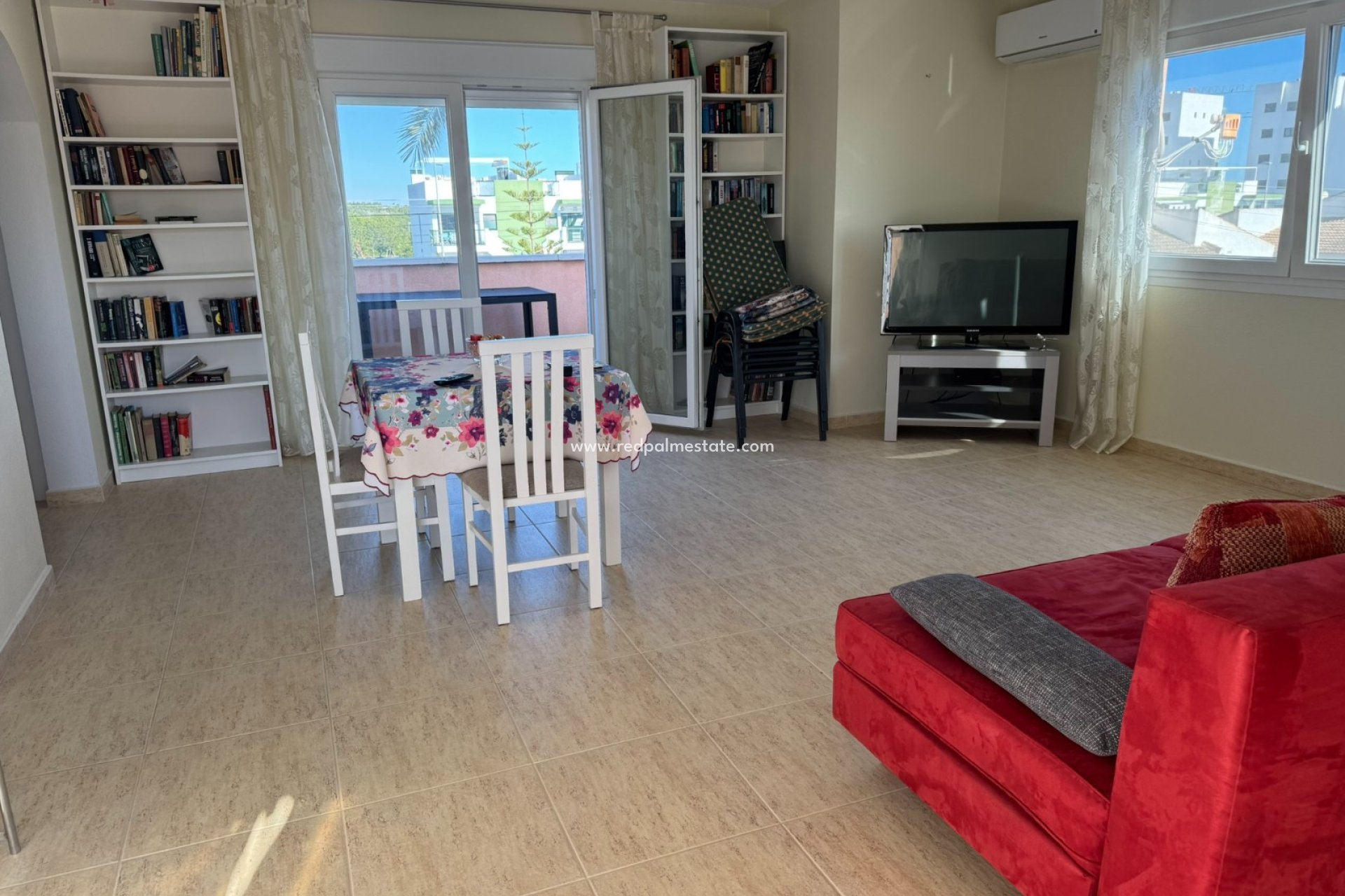 Resale - Villa -
Torre de la Horadada - Mil Palmeras
