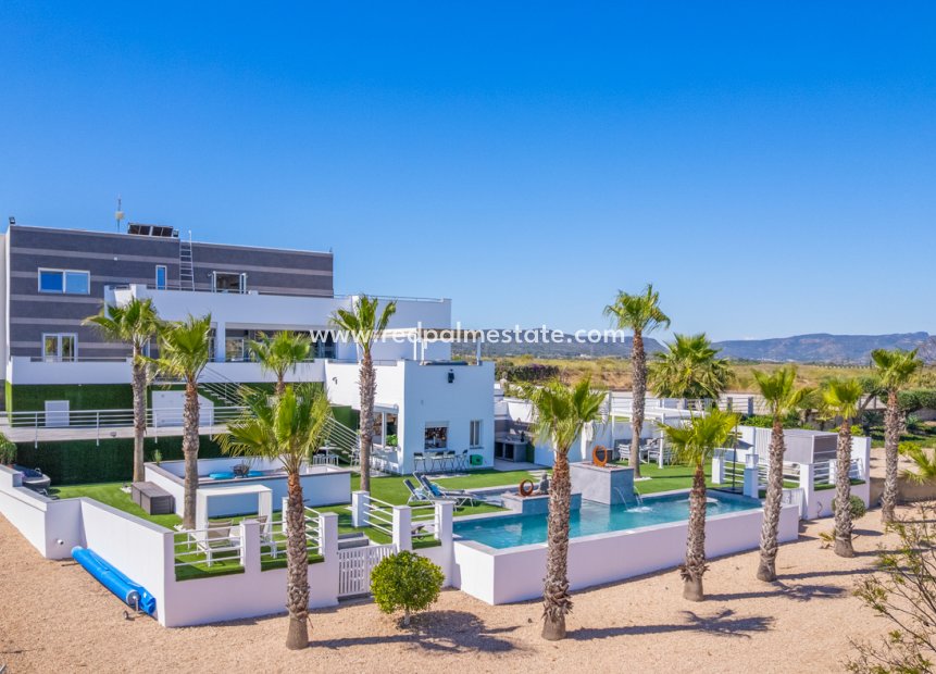 Resale - Villa -
Torremendo