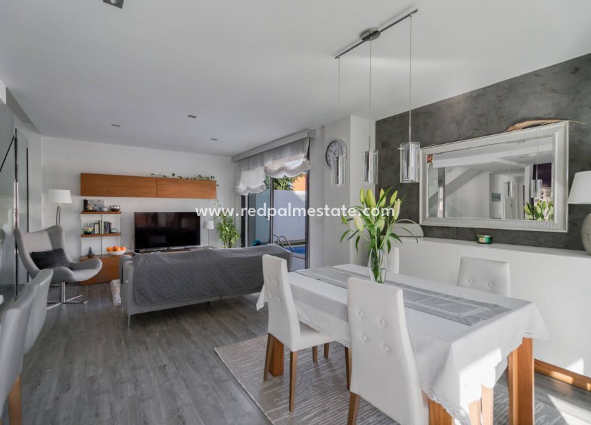 Resale - Villa -
Torrevieja - Aguas Nueva