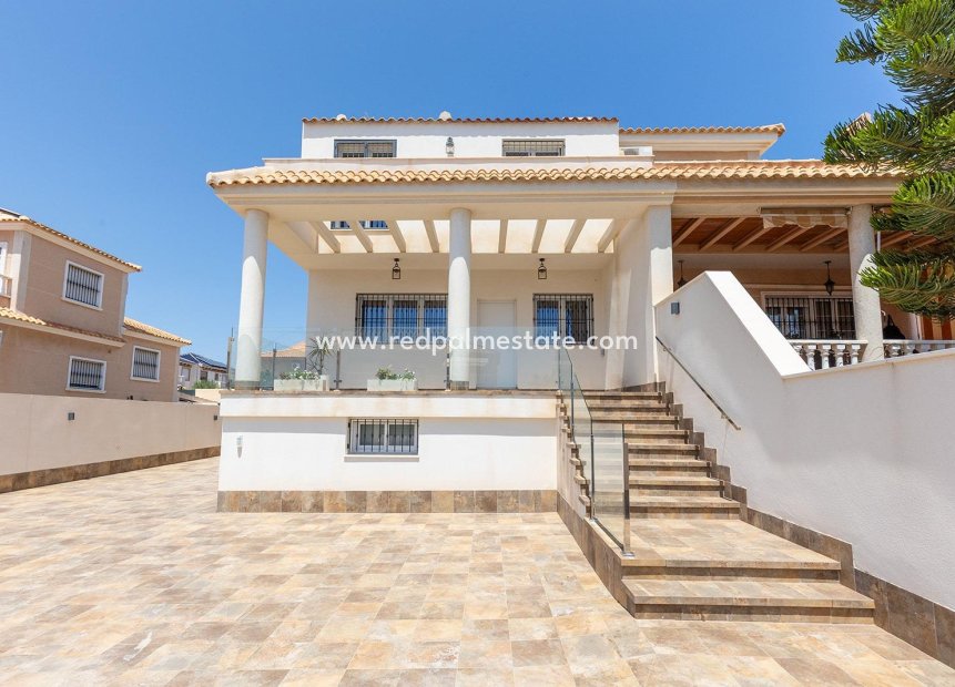 Resale - Villa -
Torrevieja - Aguas Nueva