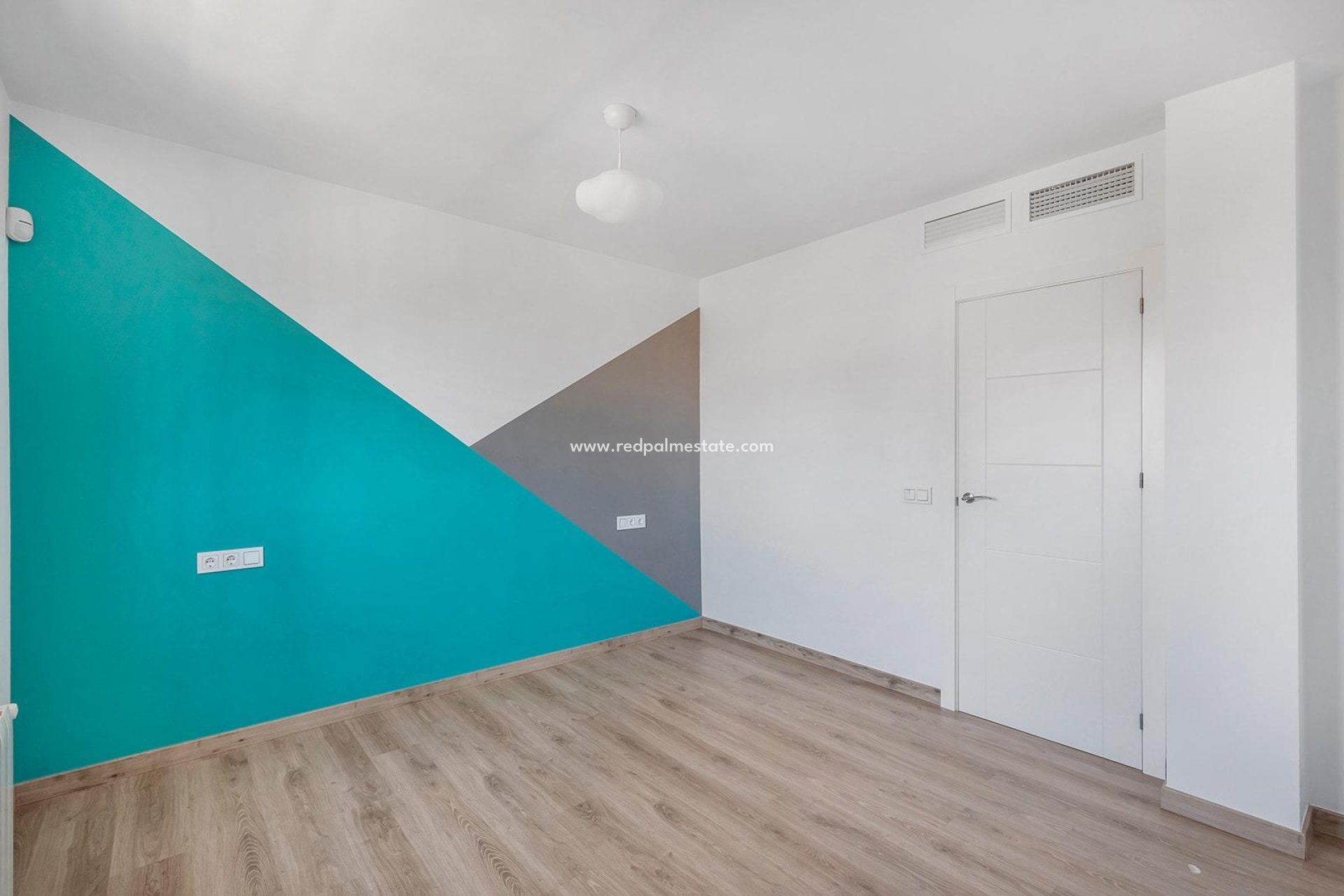 Resale - Villa -
Torrevieja - Aguas Nueva