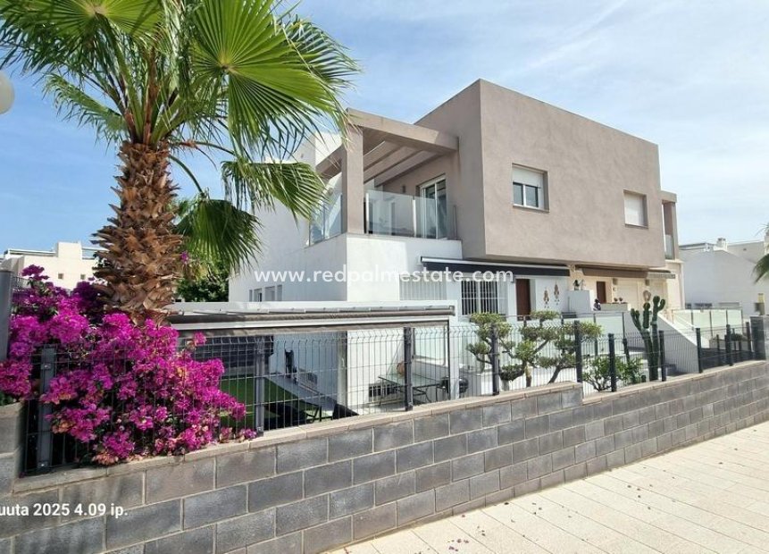 Resale - Villa -
Torrevieja - Aguas Nueva