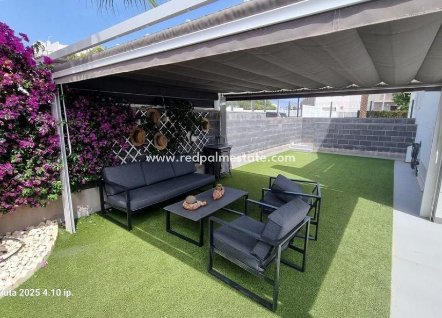 Resale - Villa -
Torrevieja - Aguas Nueva