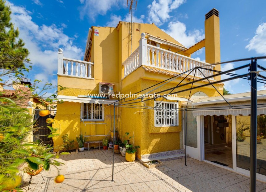 Resale - Villa -
Torrevieja - Aguas Nueva