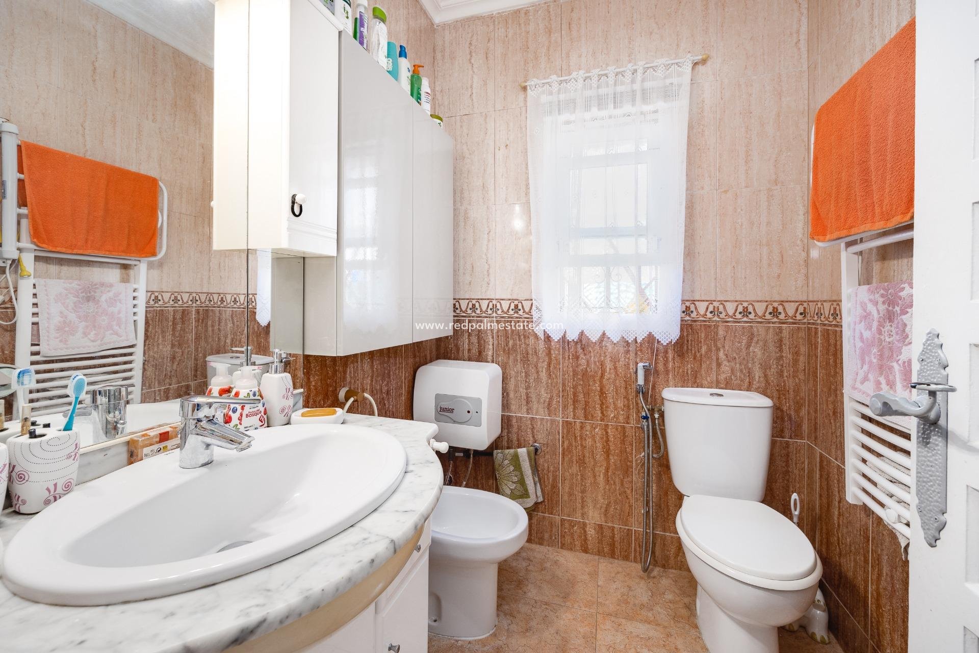 Resale - Villa -
Torrevieja - Aguas Nueva