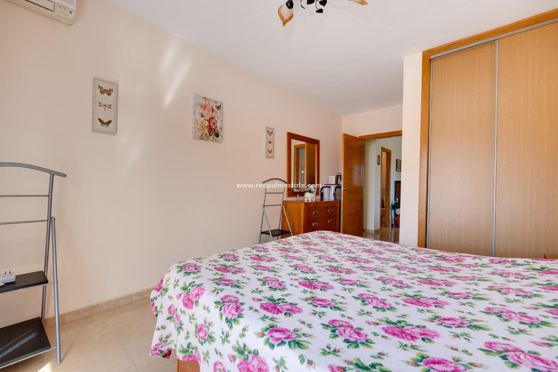 Resale - Villa -
Torrevieja - Aguas Nueva
