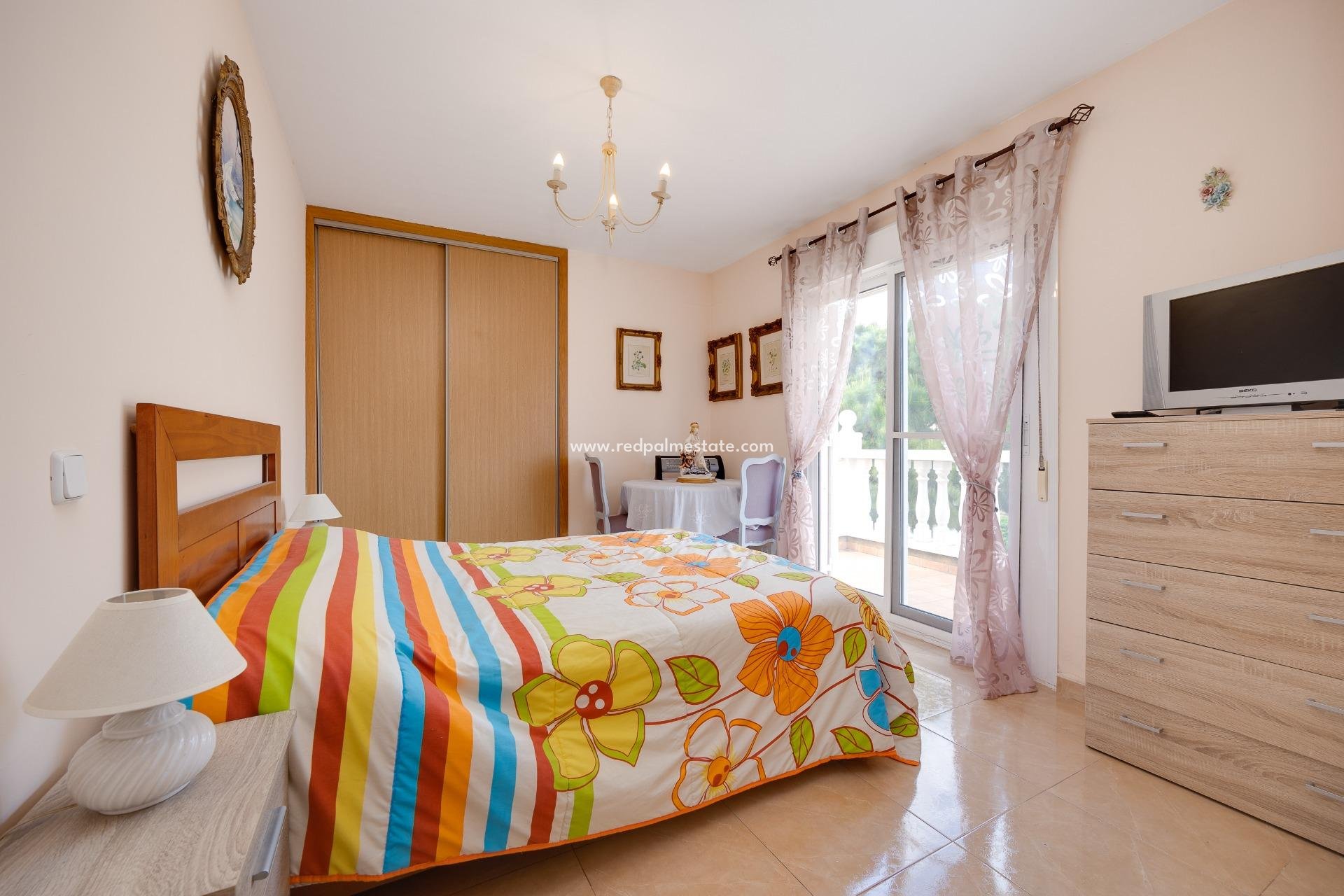 Resale - Villa -
Torrevieja - Aguas Nueva