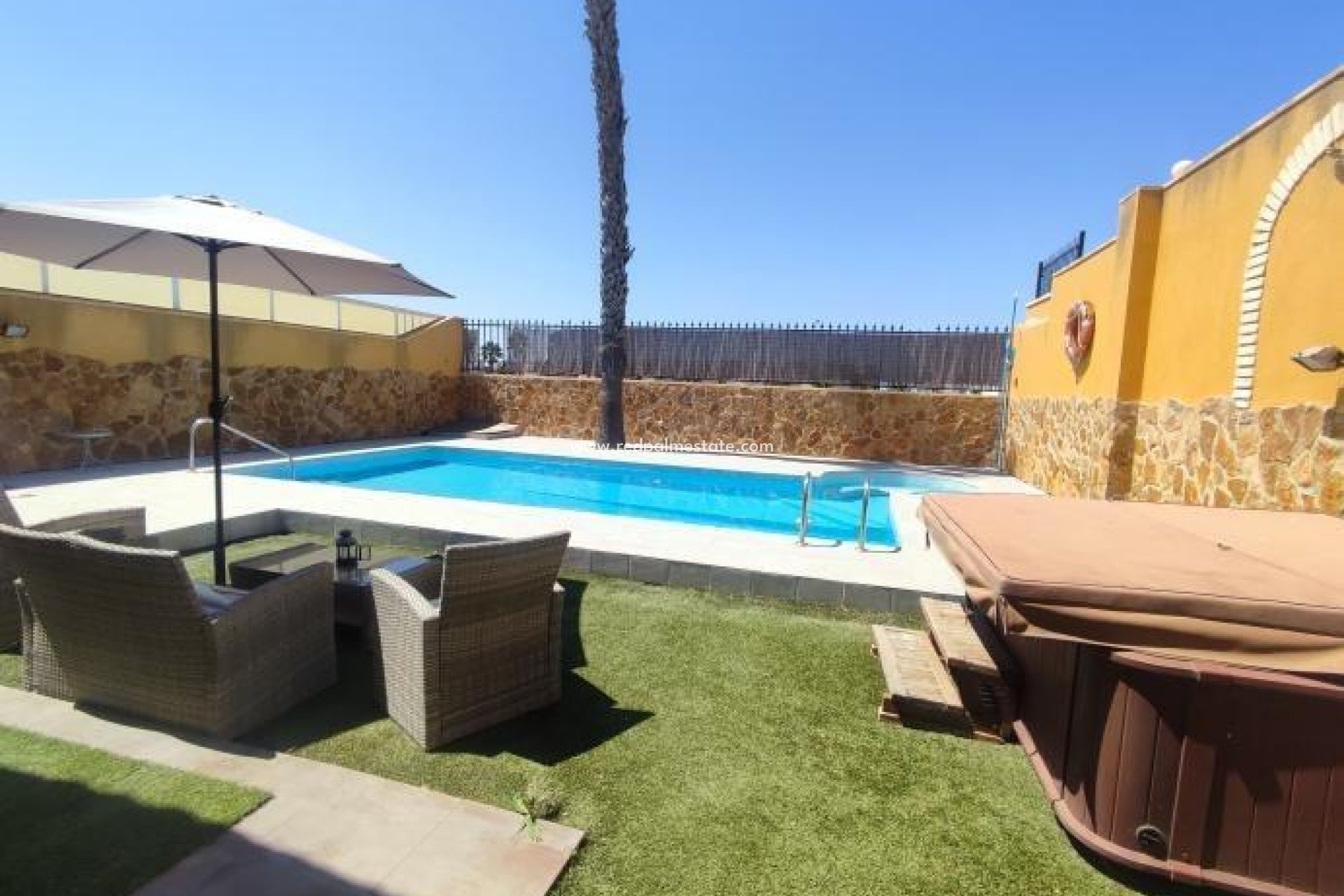 Resale - Villa -
Torrevieja - Aguas nuevas 1