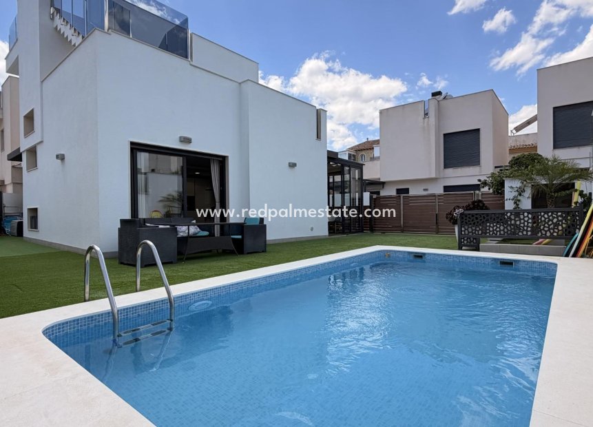 Resale - Villa -
Torrevieja - Aguas Nuevas