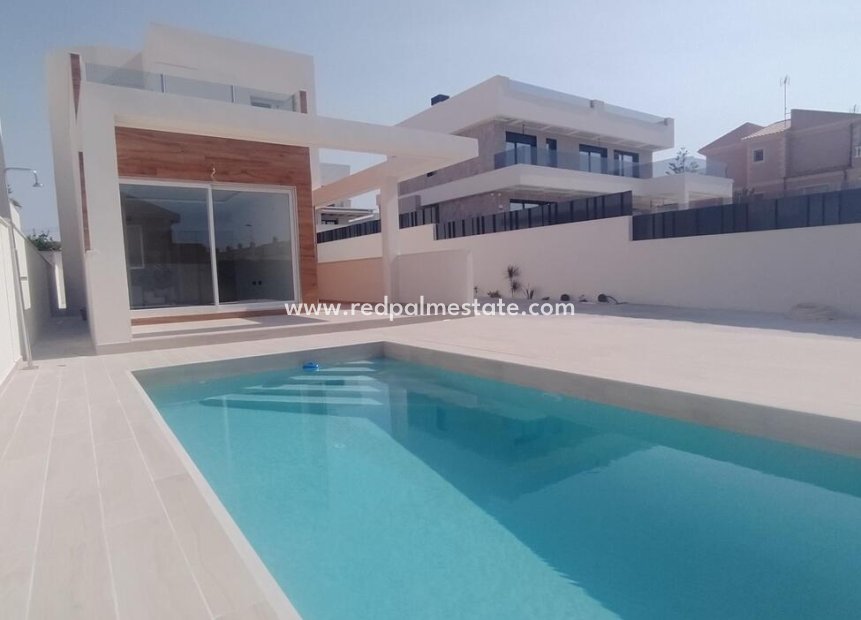 Resale - Villa -
Torrevieja - Aguas Nuevas