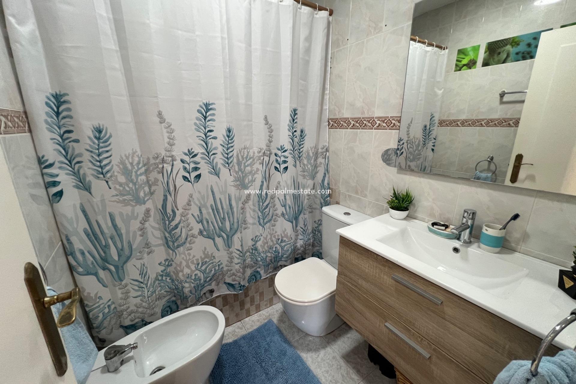 Resale - Villa -
Torrevieja - Calas blanca