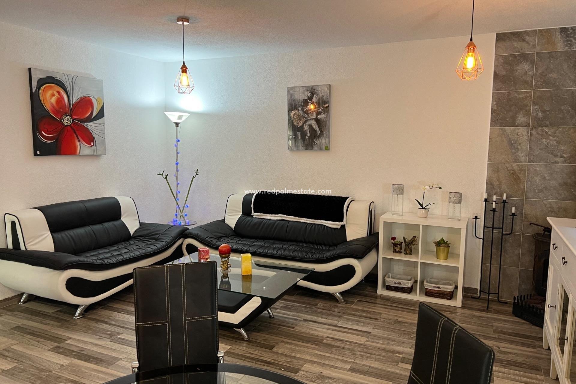 Resale - Villa -
Torrevieja - Calas blanca