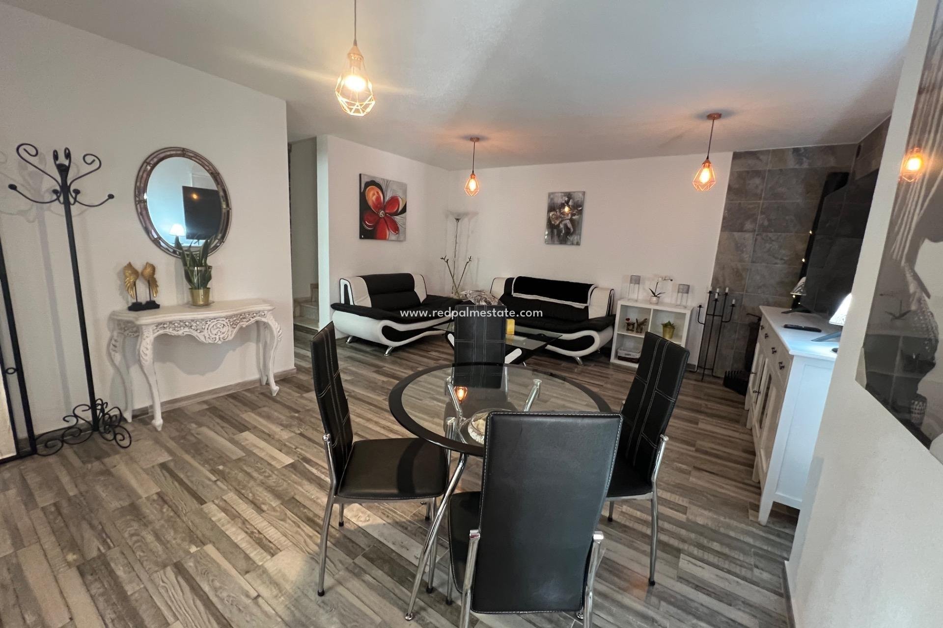 Resale - Villa -
Torrevieja - Calas blanca