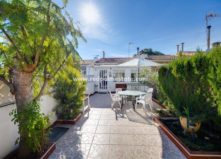 Resale - Villa -
Torrevieja - Calas blanca