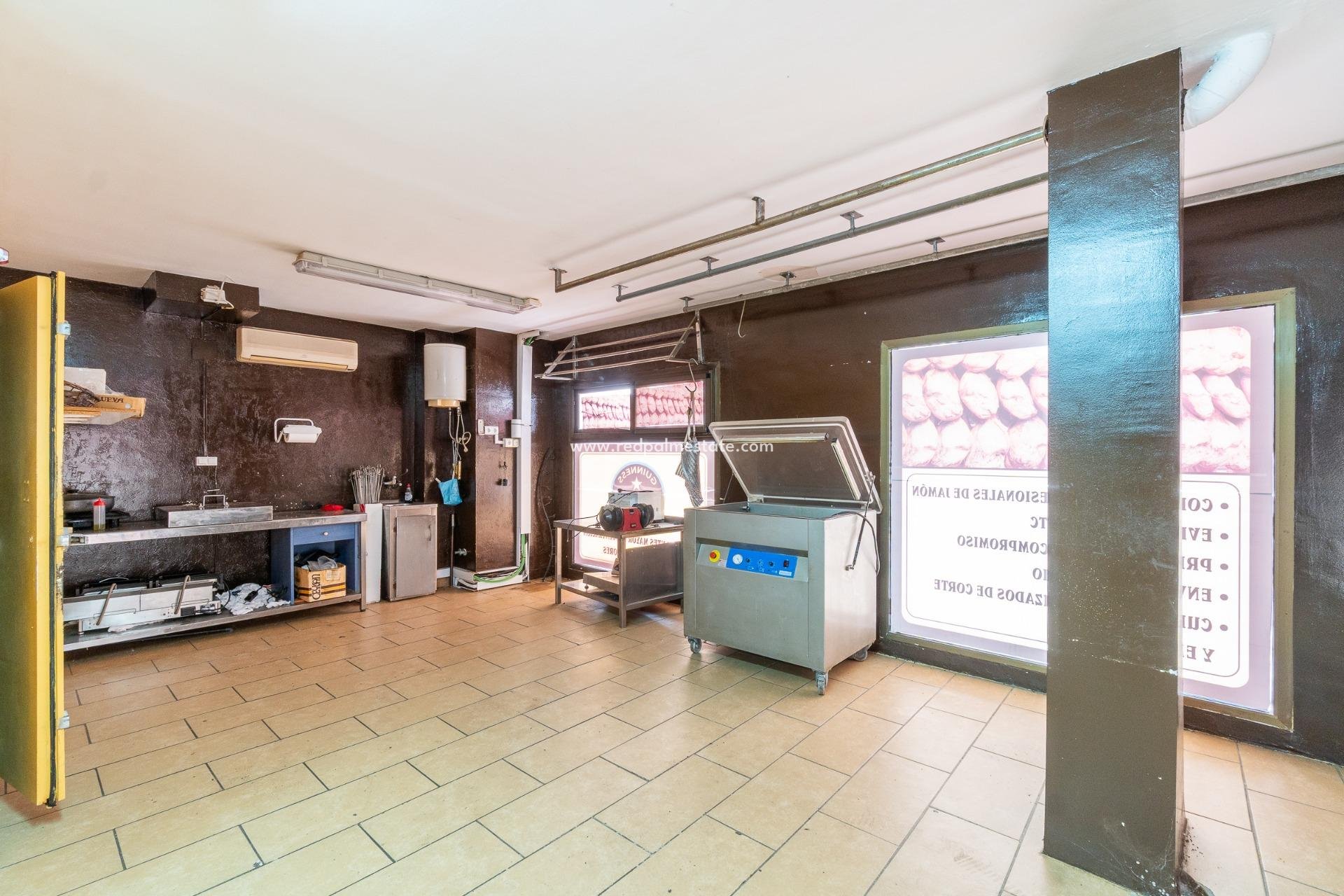 Resale - Villa -
Torrevieja - Centro Torrevieja