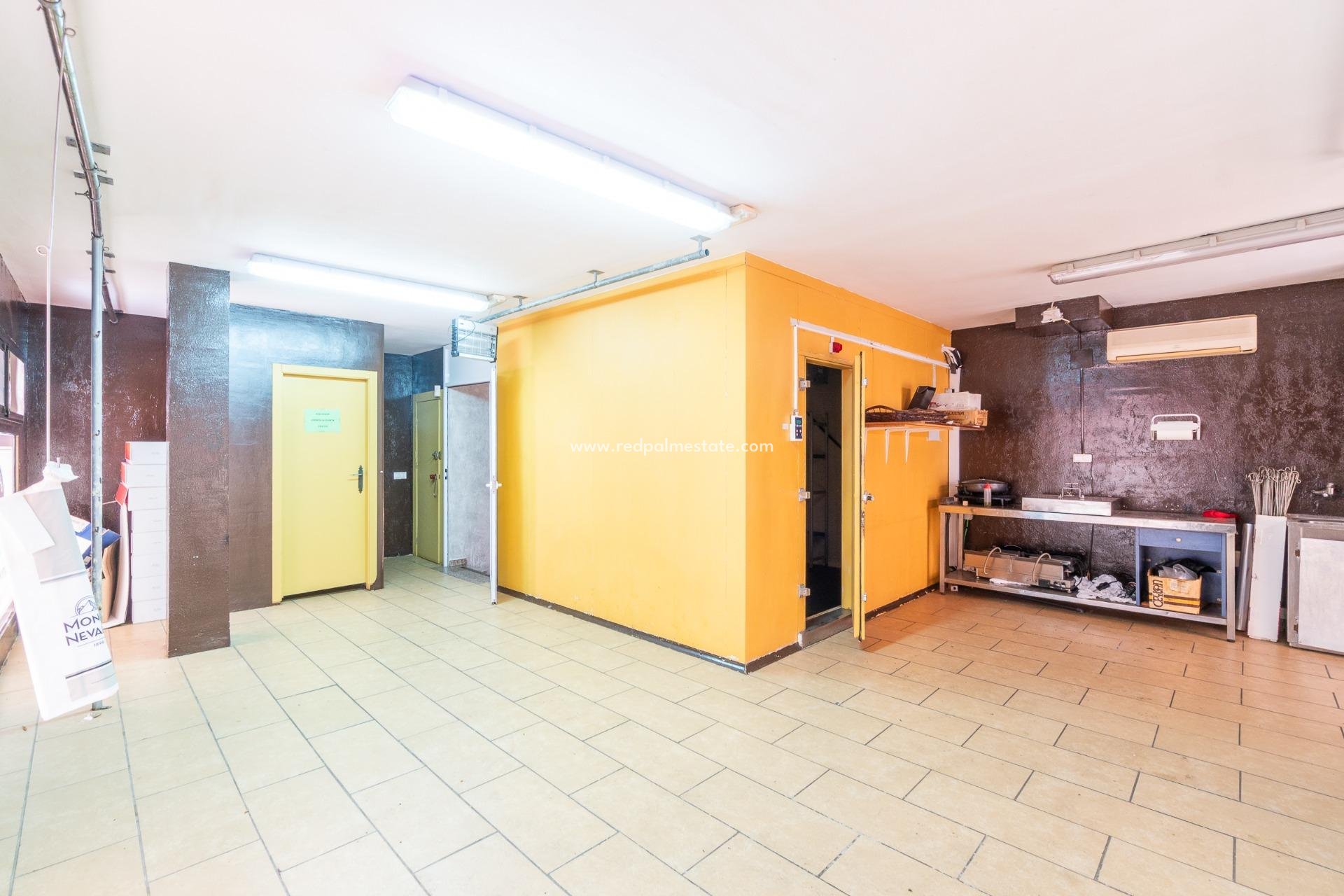 Resale - Villa -
Torrevieja - Centro Torrevieja