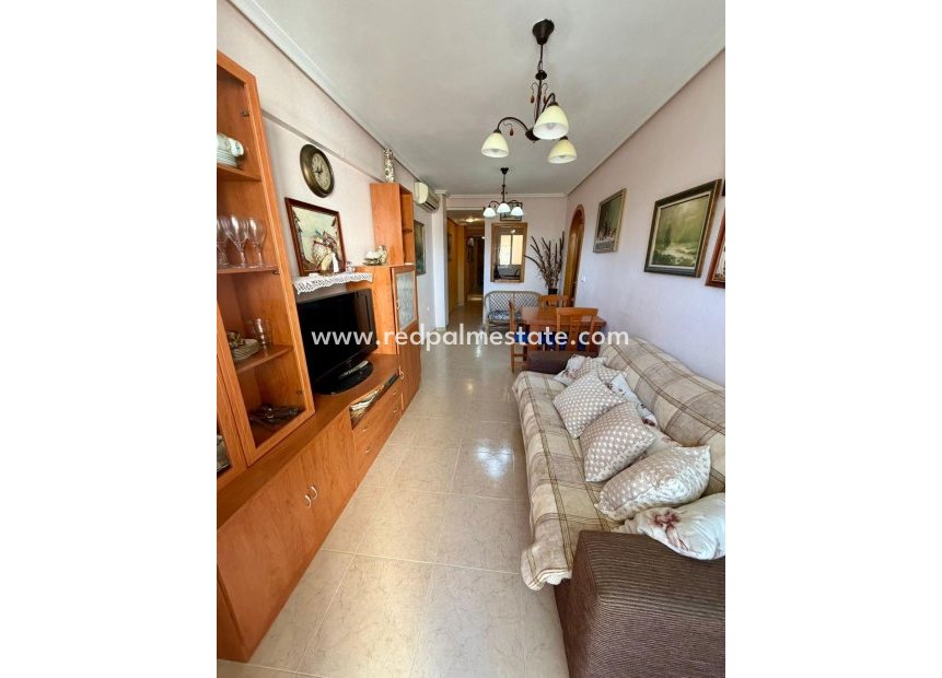 Resale - Villa -
Torrevieja - Centro Torrevieja