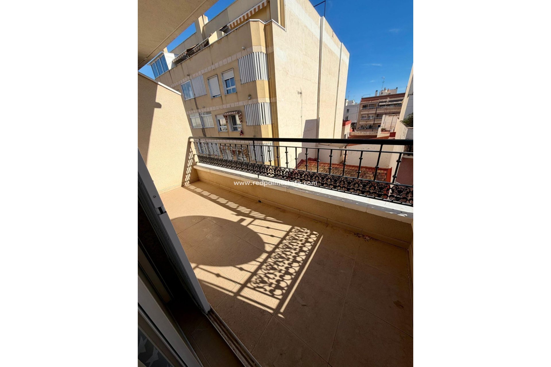 Resale - Villa -
Torrevieja - Centro Torrevieja