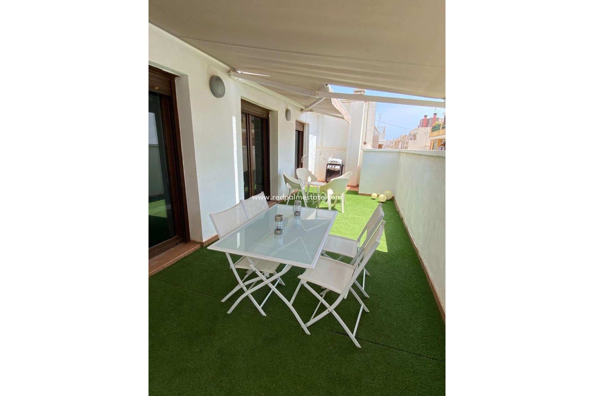 Resale - Villa -
Torrevieja - Centro