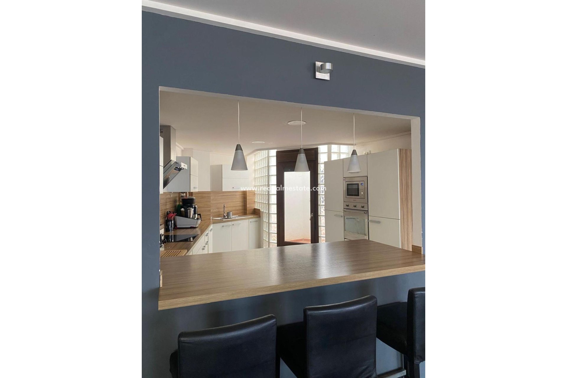 Resale - Villa -
Torrevieja - Centro