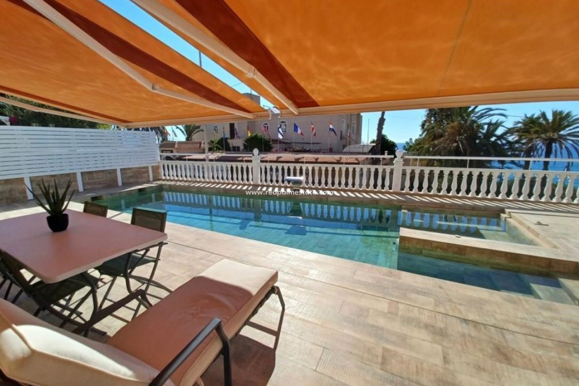 Resale - Villa -
Torrevieja - Costa Blanca