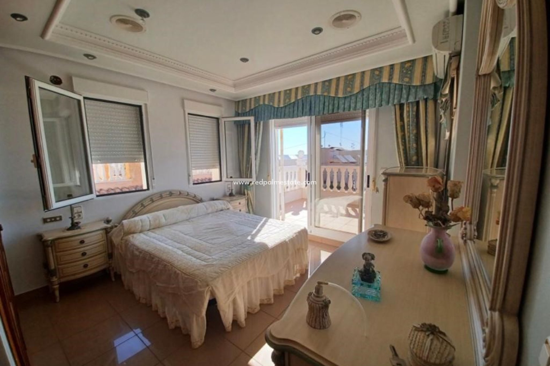 Resale - Villa -
Torrevieja - Costa Blanca