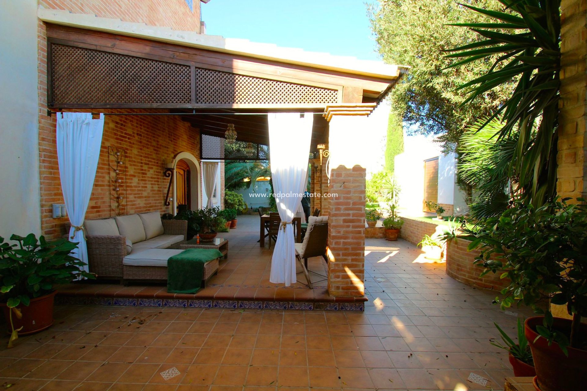 Resale - Villa -
Torrevieja - Costa Blanca