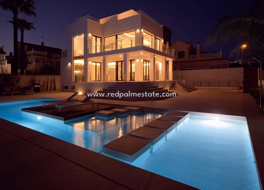 Resale - Villa -
Torrevieja - Costa Blanca