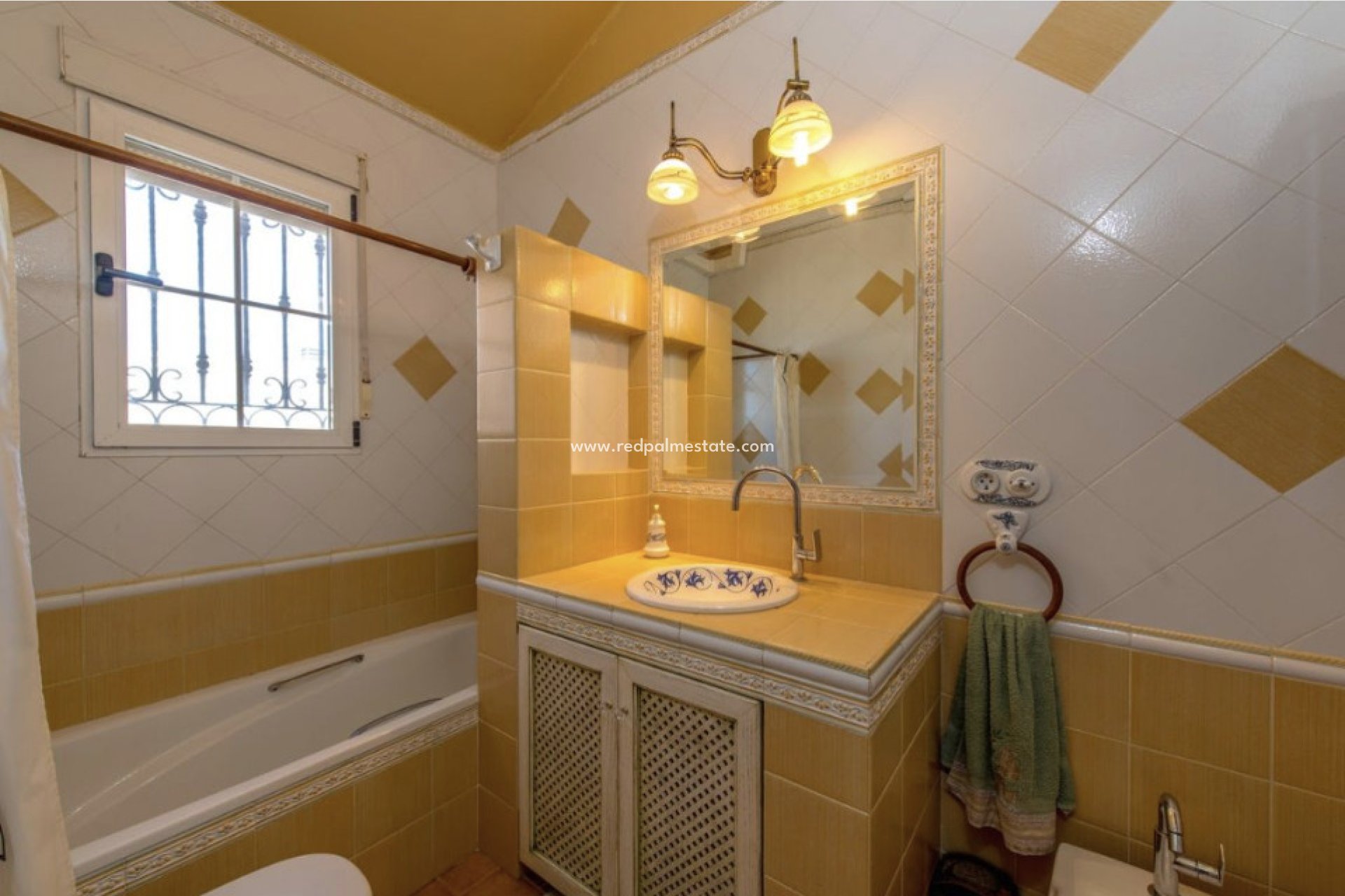 Resale - Villa -
Torrevieja - Costa Blanca