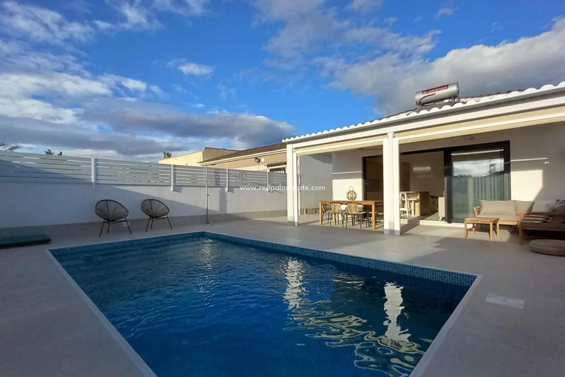 Resale - Villa -
Torrevieja - El Chaparral