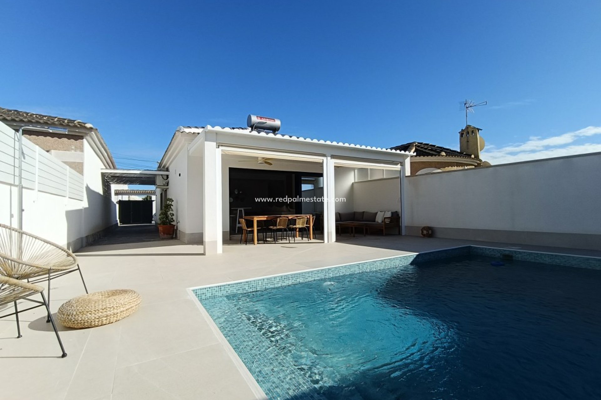 Resale - Villa -
Torrevieja - El Chaparral