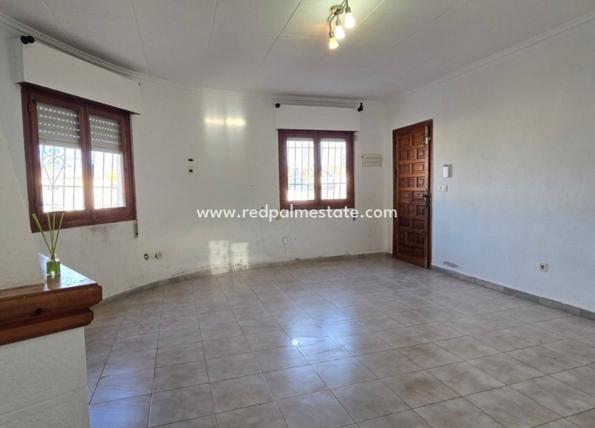Resale - Villa -
Torrevieja - El chaparral