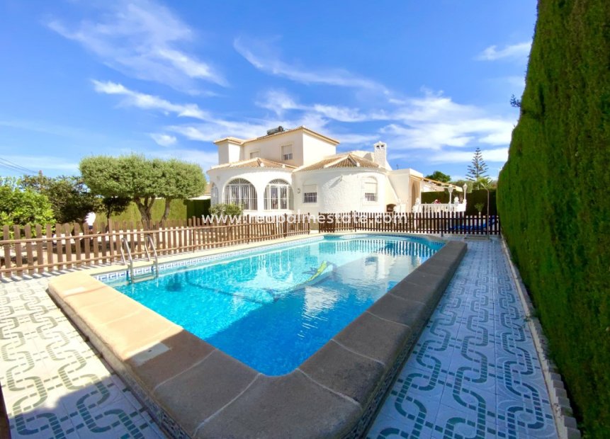 Resale - Villa -
Torrevieja - El Chaparral