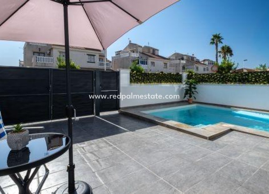 Resale - Villa -
Torrevieja - El limonar