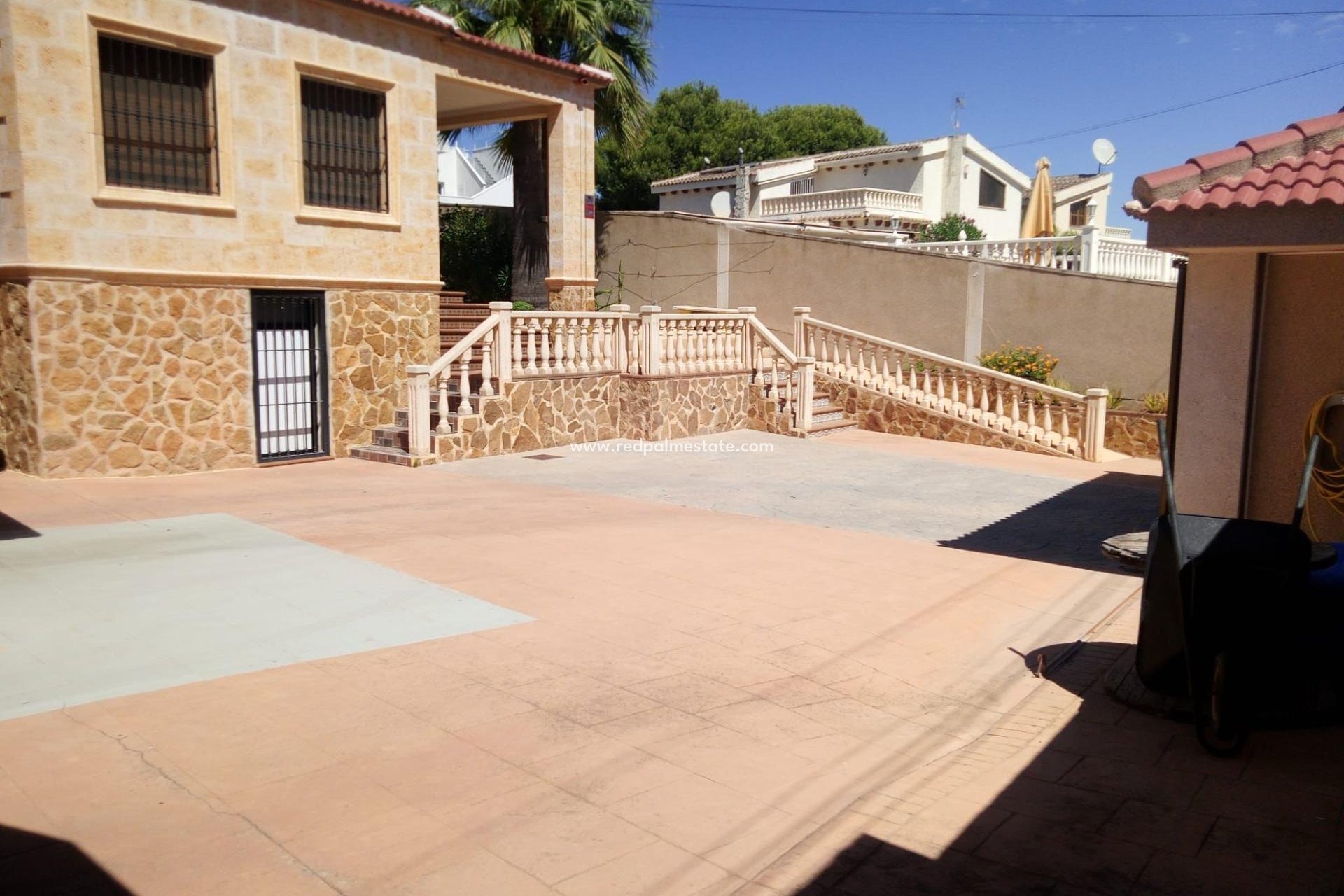 Resale - Villa -
Torrevieja - Eliseos playa