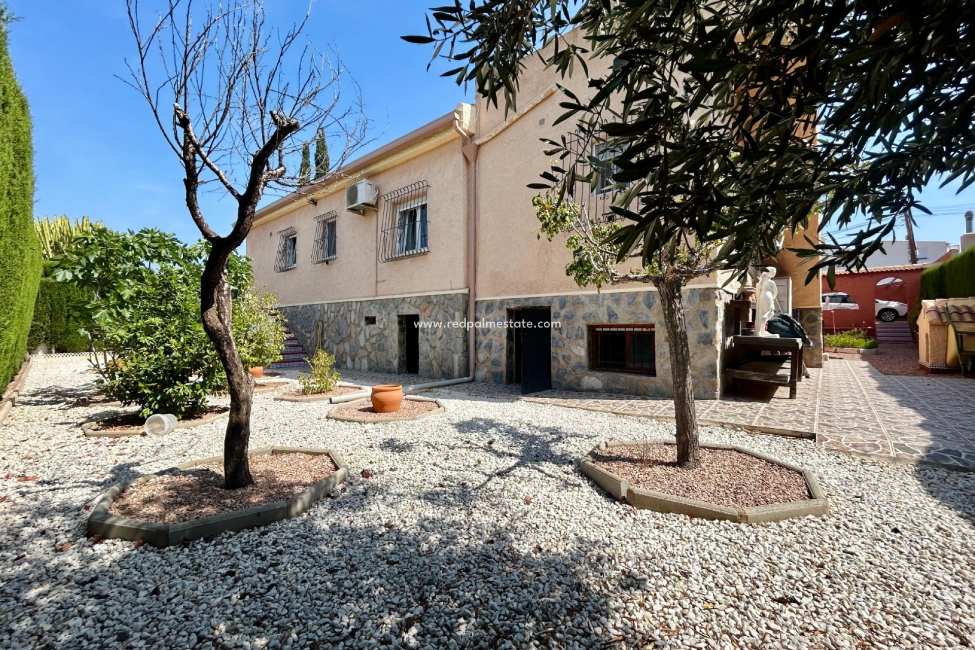 Resale - Villa -
Torrevieja - Inland