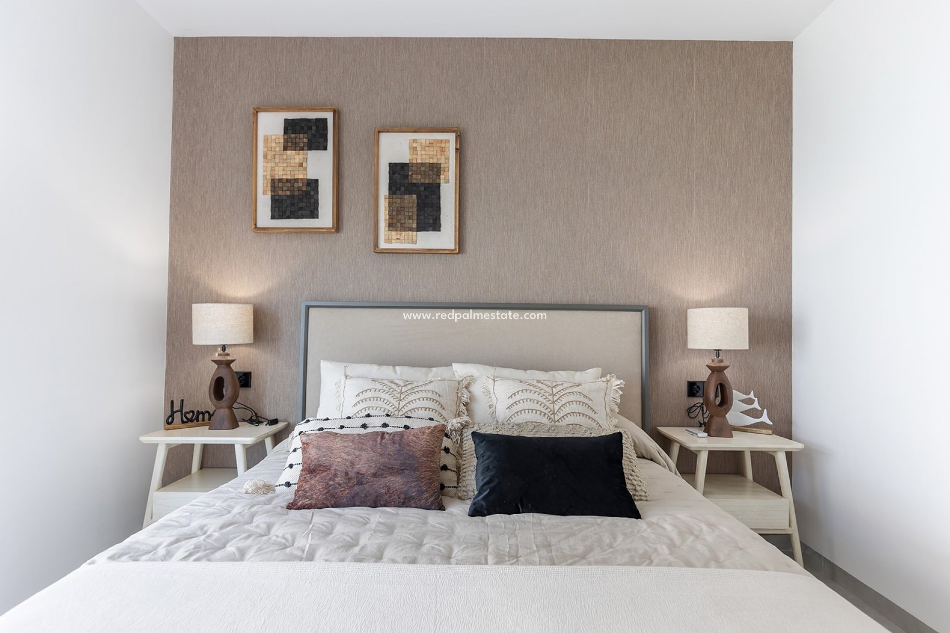 Resale - Villa -
Torrevieja - Inland