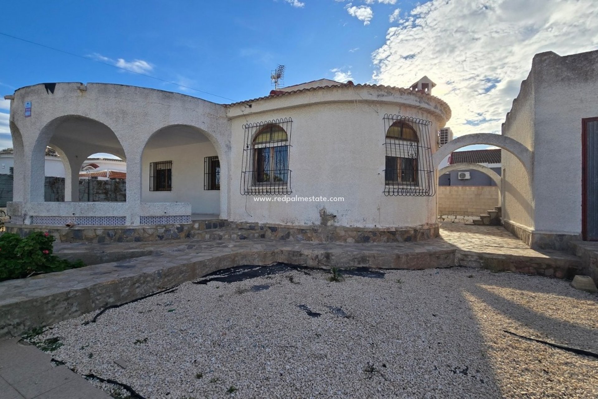 Resale - Villa -
Torrevieja - Inland