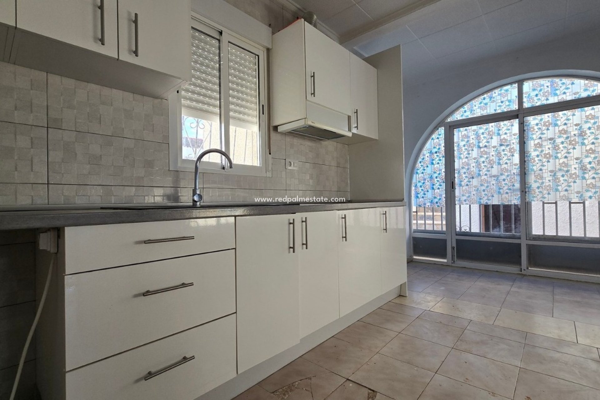 Resale - Villa -
Torrevieja - Inland