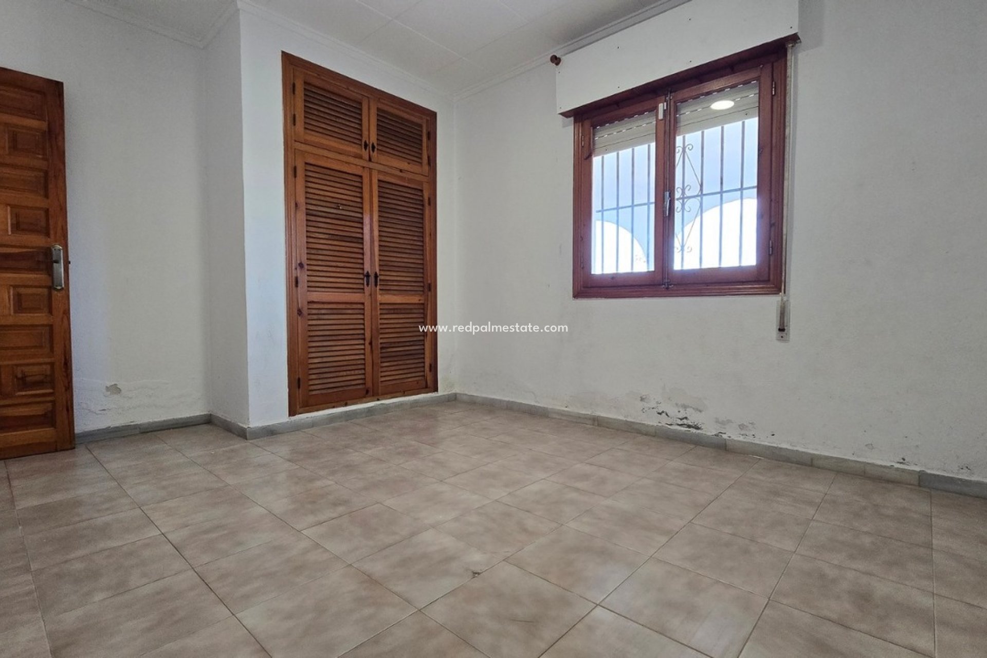 Resale - Villa -
Torrevieja - Inland